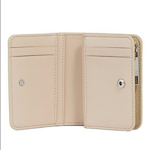 Authentic Marc Jacobs
Mini Compact Wallet - Picture 6 of 12